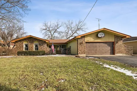 1402 N Millstream Dr, Mchenry, IL 60050