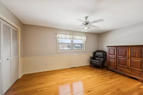 Bedroom - 1402 N Millstream Dr, Mchenry, IL 60050 photo 3 of 3