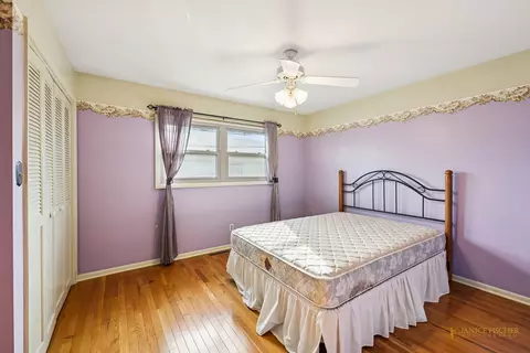 Bedroom - 1402 N Millstream Dr, Mchenry, IL 60050 photo 2 of 3