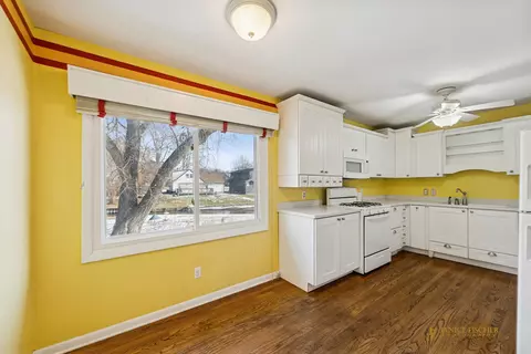 Kitchen - 1402 N Millstream Dr, Mchenry, IL 60050 photo 1 of 2