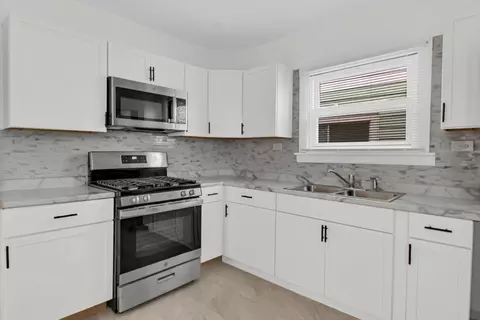 Kitchen - 1032 W 103rd Pl, Chicago, IL 60643 photo 3 of 3