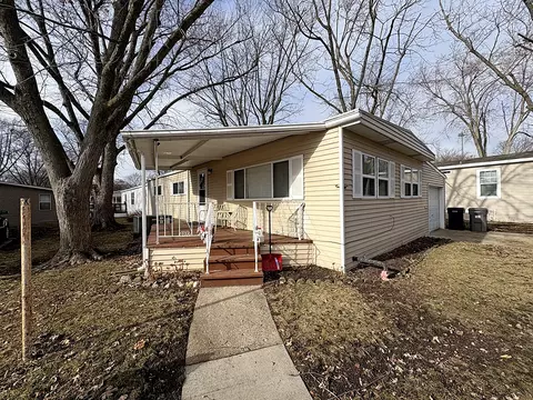 1134 Lakeview Rd, Elgin, IL 60123