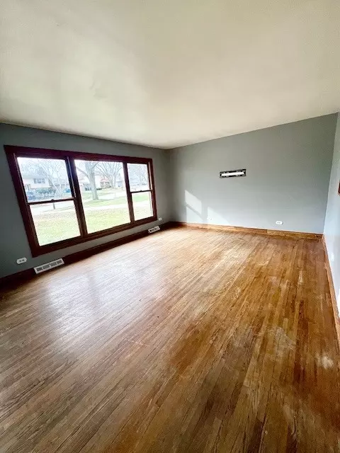 Living - 644 Cedar Ln, Bartlett, IL 60103 photo 1 of 2