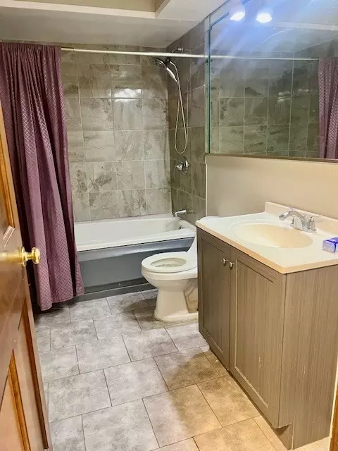 Bath - 644 Cedar Ln, Bartlett, IL 60103 photo 2 of 2