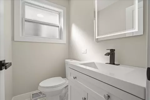 Bath - 547 E 89th Pl, Chicago, IL 60619 photo 3 of 3