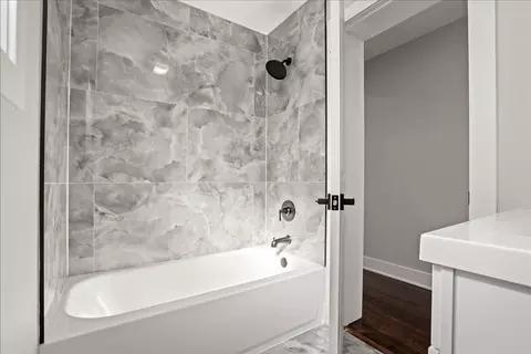 Bath - 547 E 89th Pl, Chicago, IL 60619 photo 2 of 3