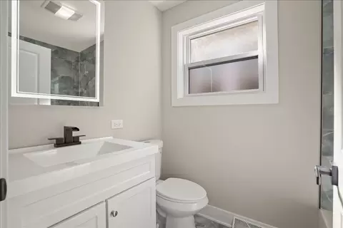 Bath - 547 E 89th Pl, Chicago, IL 60619 photo 1 of 3