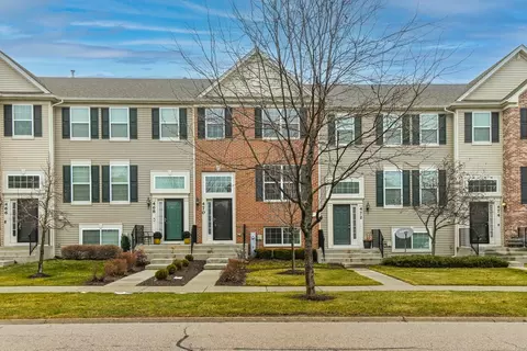 470 Town Center Blvd, Gilberts, IL 60136