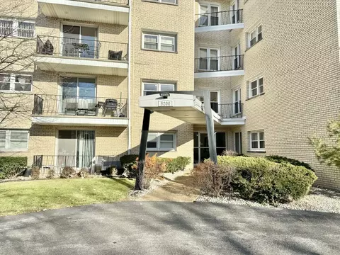 5200 Galitz St #103, Skokie, IL 60077