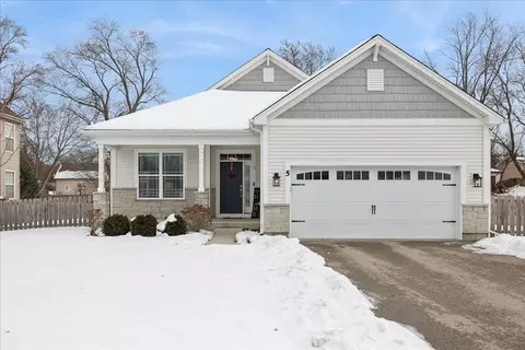 5 Lake Vista Ct, Lake Villa, IL 60046