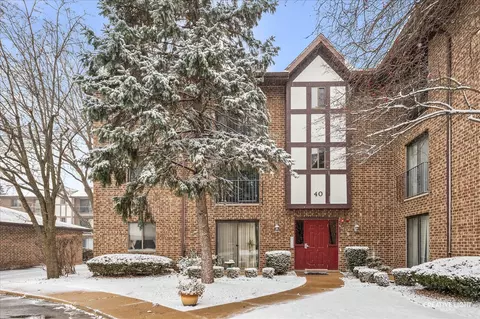 40 Harbor Ct #304, Naperville, IL 60565