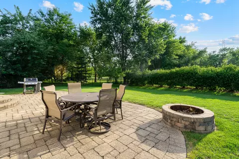 16320 Spring Creek Ln, Plainfield, IL 60586 photo 2
