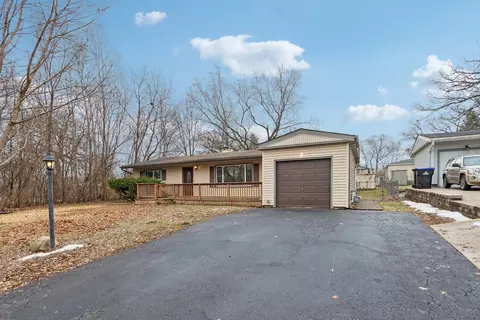 1915 W Oakleaf Dr, Mchenry, IL 60051 photo 2