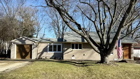 17 Johnathan Rd, Lake Zurich, IL 60047