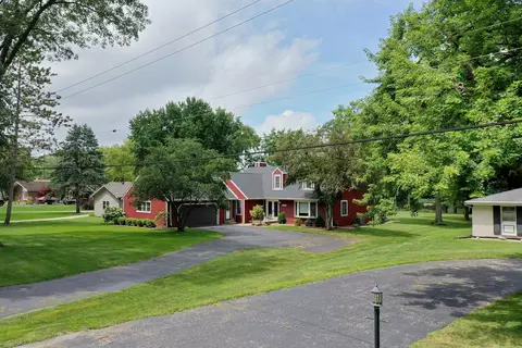1698 Bittersweet Dr, Saint Anne, IL 60964