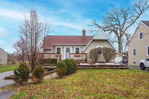 271 Oakwood Dr, Wood Dale, IL 60191