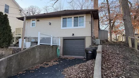 28048 N Hickory Ln, Wauconda, IL 60084