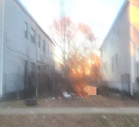 8415 S Mackinaw Ave, Chicago, IL 60617