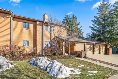 950 Jefferson Ave #B, Elgin, IL 60120
