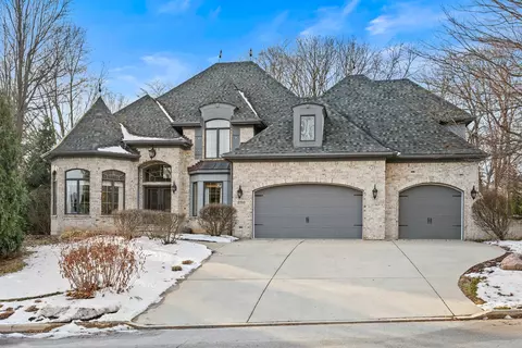 890 Reserve Ct, South Elgin, IL 60177