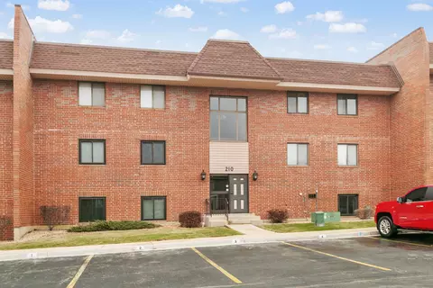 210 E Fountainview Ln #3A, Lombard, IL 60148