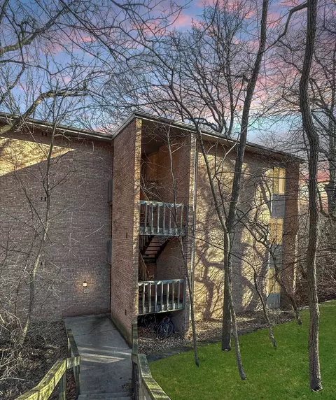 6012 Forest View Rd #1D, Lisle, IL 60532