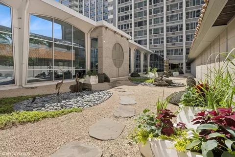 Exterior - Undisclosed, Chicago, IL 60613 photo 3 of 4
