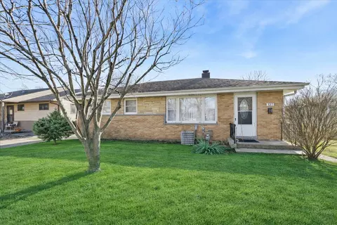127 W Courtland St, Mundelein, IL 60060
