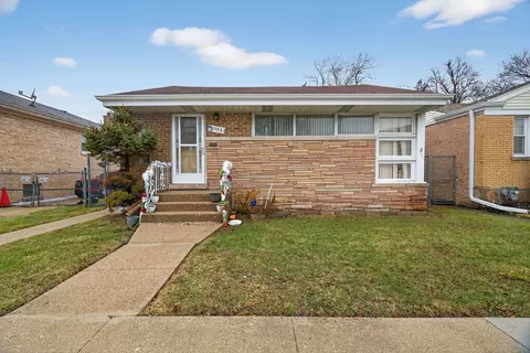 3703 Butterfield Rd, Bellwood, IL 60104