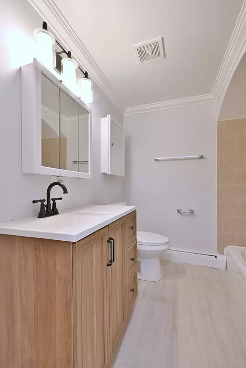 Bath - 9631 Brandy Ct #3, Des Plaines, IL 60016 photo 2 of 3