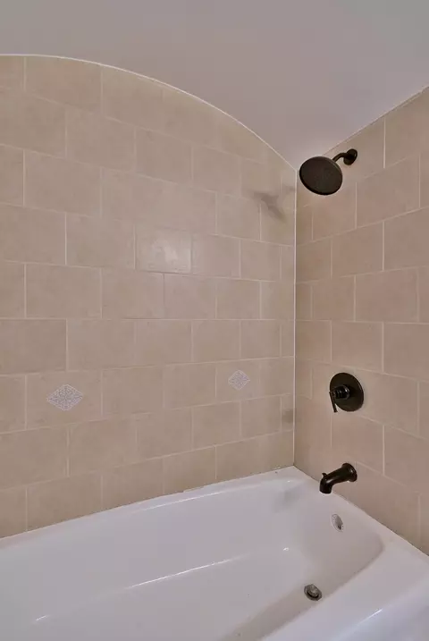 Bath - 9631 Brandy Ct #3, Des Plaines, IL 60016 photo 3 of 3