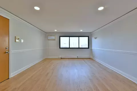 Living - 9631 Brandy Ct #3, Des Plaines, IL 60016 photo 2 of 6