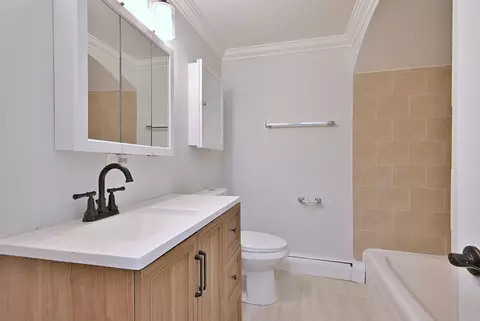 Bath - 9631 Brandy Ct #3, Des Plaines, IL 60016 photo 1 of 3