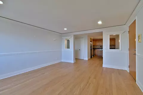 Living - 9631 Brandy Ct #3, Des Plaines, IL 60016 photo 5 of 6