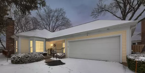 6 The Court Of Lagoon Vw, Northbrook, IL 60062