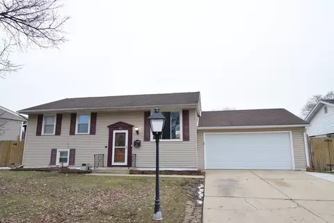 407 Concord Dr, Streamwood, IL 60107