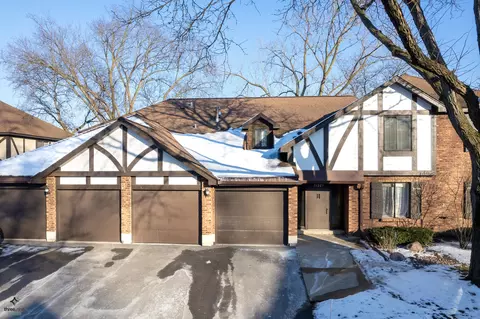 11301 Sycamore Ln #64A, Palos Hills, IL 60465