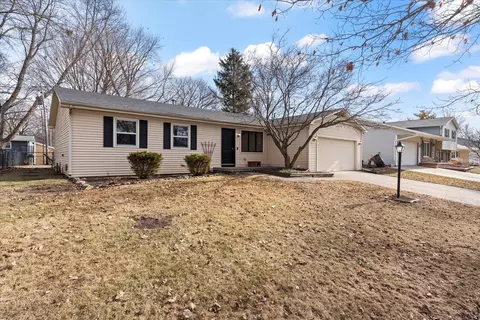 1904 Scottsdale Dr, Champaign, IL 61821