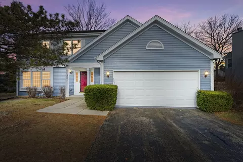 608 Carriage Hill Rd, Island Lake, IL 60042