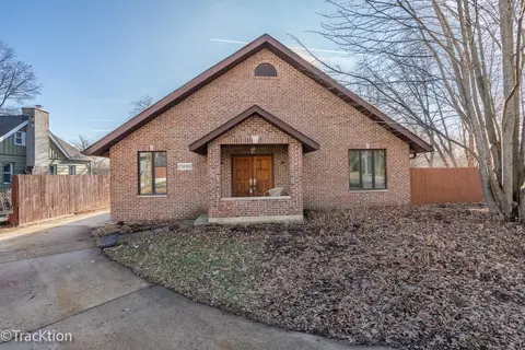 17 W463 Red Oak Ave, Addison, IL 60101