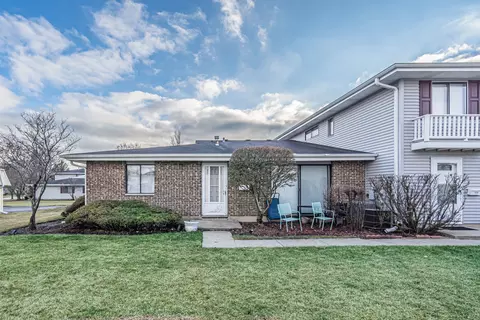 125 Millbrook Ln #125, Schaumburg, IL 60193