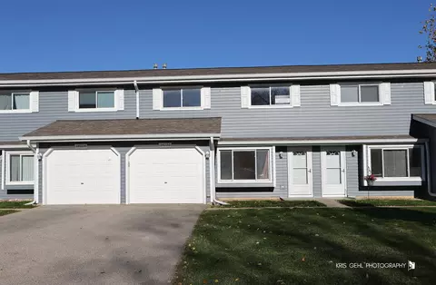 34026 N White Oak Ln, Gurnee, IL 60031