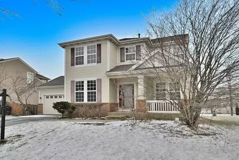233 Pawtucket Ave, Elgin, IL 60124