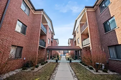 8426 W Catalpa Ave #303, Chicago, IL 60656