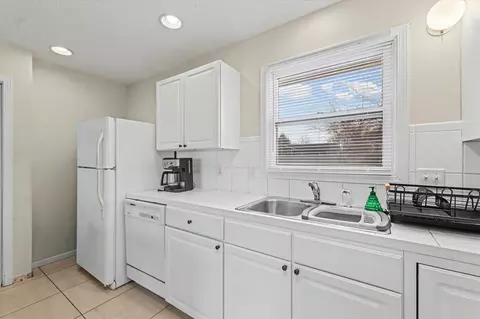 Kitchen - 515 Valley View Dr, Philo, IL 61864 photo 4 of 5