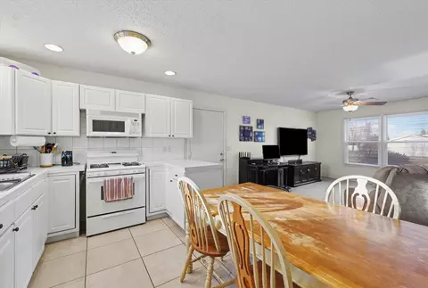 Kitchen - 515 Valley View Dr, Philo, IL 61864 photo 3 of 5