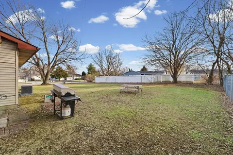 Exterior - 515 Valley View Dr, Philo, IL 61864 photo 4 of 6