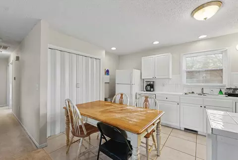 Kitchen - 515 Valley View Dr, Philo, IL 61864 photo 1 of 5