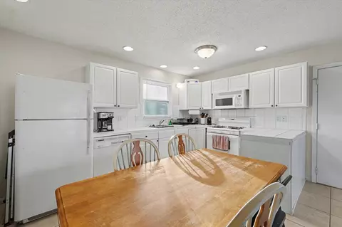 Kitchen - 515 Valley View Dr, Philo, IL 61864 photo 2 of 5