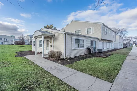 194 Robert Ct #A, Bartlett, IL 60103 photo 2